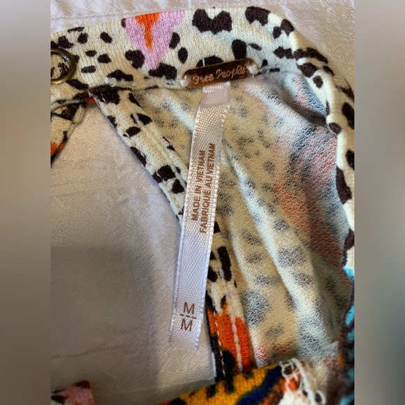 Free People Top Medium Hear Me Roar Floral cheetah leopard Short Sleeve - Picture 4 of 13